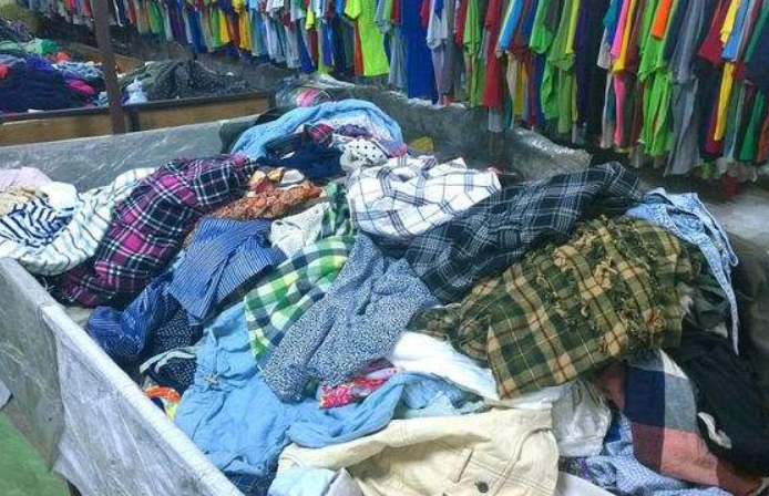 扔旧衣服应该注意什么事项（指导正确处理和回收旧衣服）