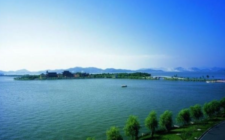 中国最大淡水湖是哪个（介绍中国境内最大的淡水湖及其地理特点）