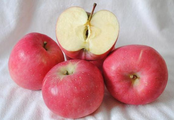 长期吃苹果有什么好处（长期食用苹果的健康益处和注意事项）