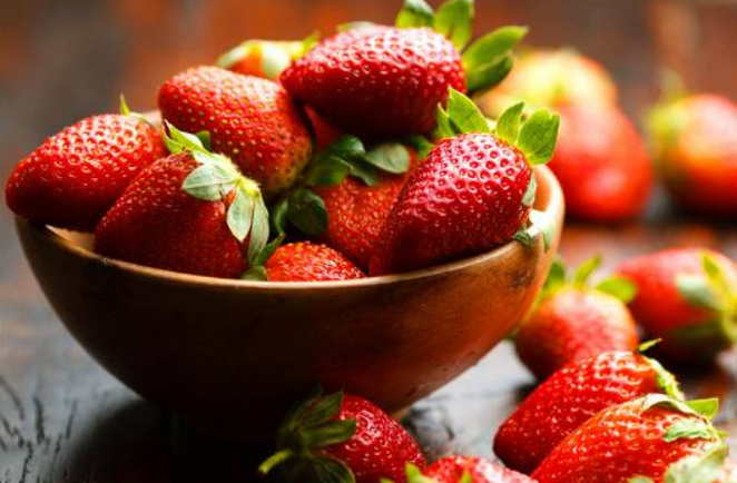 草莓的功效与作用及营养价值（探究草莓的保健功效与营养价值）