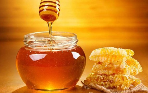 六种人不宜喝蜂蜜(解析不适合食用蜂蜜的人群)