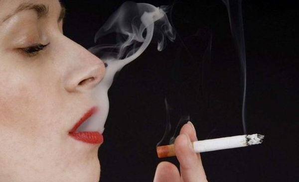 女生适合抽什么烟(吸烟与健康：女性吸烟的影响与选择)