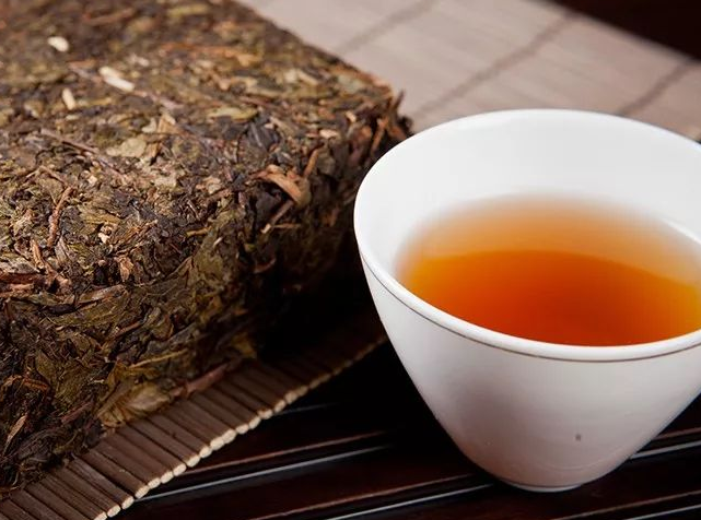 黑茶和红茶的区别(茶叶知识：了解黑茶与红茶的不同特点)