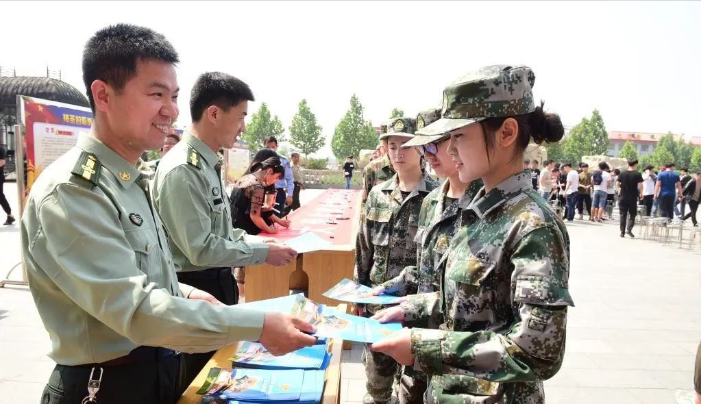 普通女生当兵有多难（女生当两年兵值得吗）