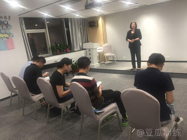 怎么学会做人做事说话（如何学会说话为人处事办事）