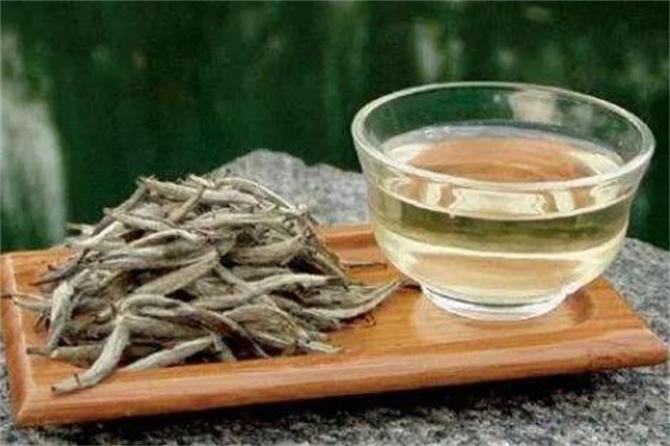 白茶属于红茶还是绿茶（白茶是绿茶还是红茶）