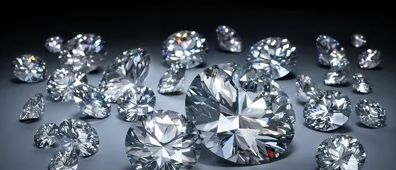 莫桑石和钻石的区别（如何有效区分莫桑钻和钻石）