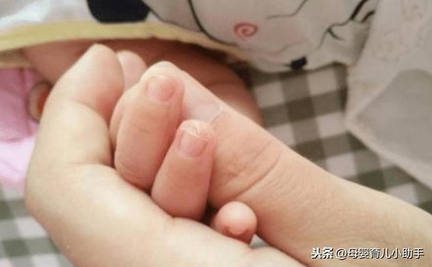 新生儿多久可以剪指甲（宝宝指甲宝妈剪错了伤的是宝宝的健康）