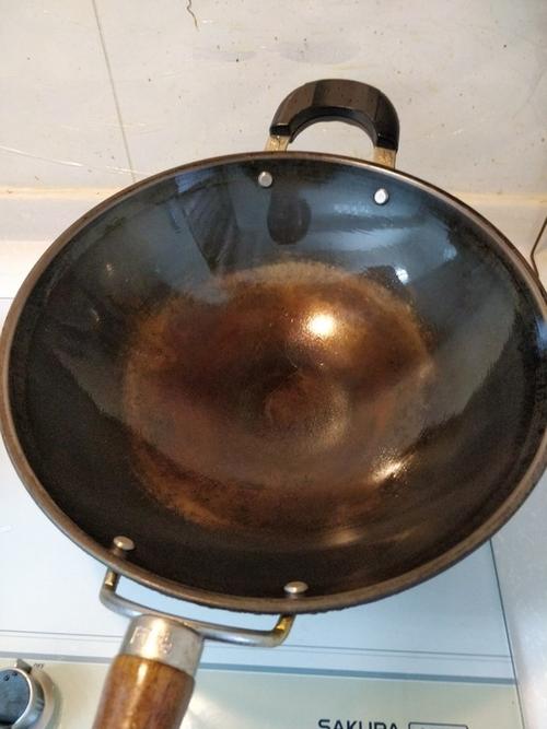如何去除锅上的生锈（教你有效清除生锈的锅具）