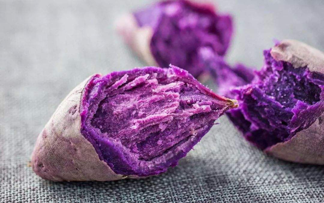 女人吃紫薯有什么好处和坏处(详细介绍女人吃紫薯的好处及坏处)